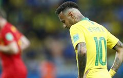 Lihat Apa yang Dikatakan Bek Amerika Serikat saat Wasit Memberi Neymar Pelanggaran