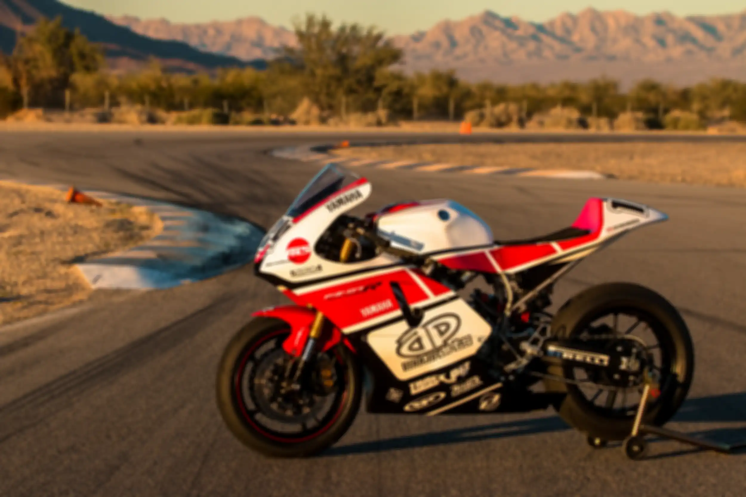 MT-07 baru dilengkapi dengan fairing sport ala Yamaha R6 garapan Moto America dengan nama 