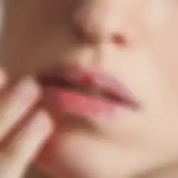 Tanda-tanda Bibir Tidak Cocok Dengan Lipstik yang Dipakai, Bisa Bahaya