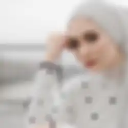 7 Paduan Outfit Baju Muslim dan Hijab Warna Abu-abu, Yuk Coba