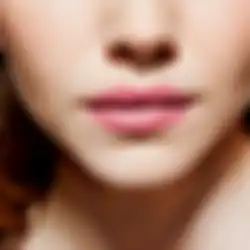 Ini 5 Warna Lipstik yang Cocok Dipakai Pemilik Bibir Hitam, Cobain