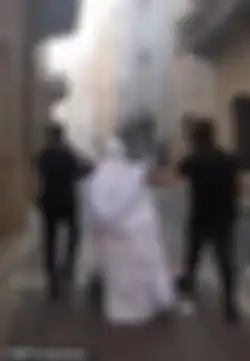 Israa Seblani (29) pengantin yang tengah melakukan sesi foto pernikahan saat detik-detik ledakan Beirut, Lebanon 
