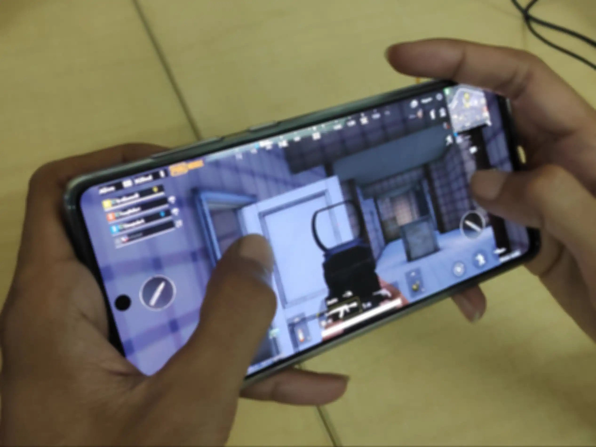 GridGames bermain game PUBG Mobile menggunakan Samsung Galaxy A71