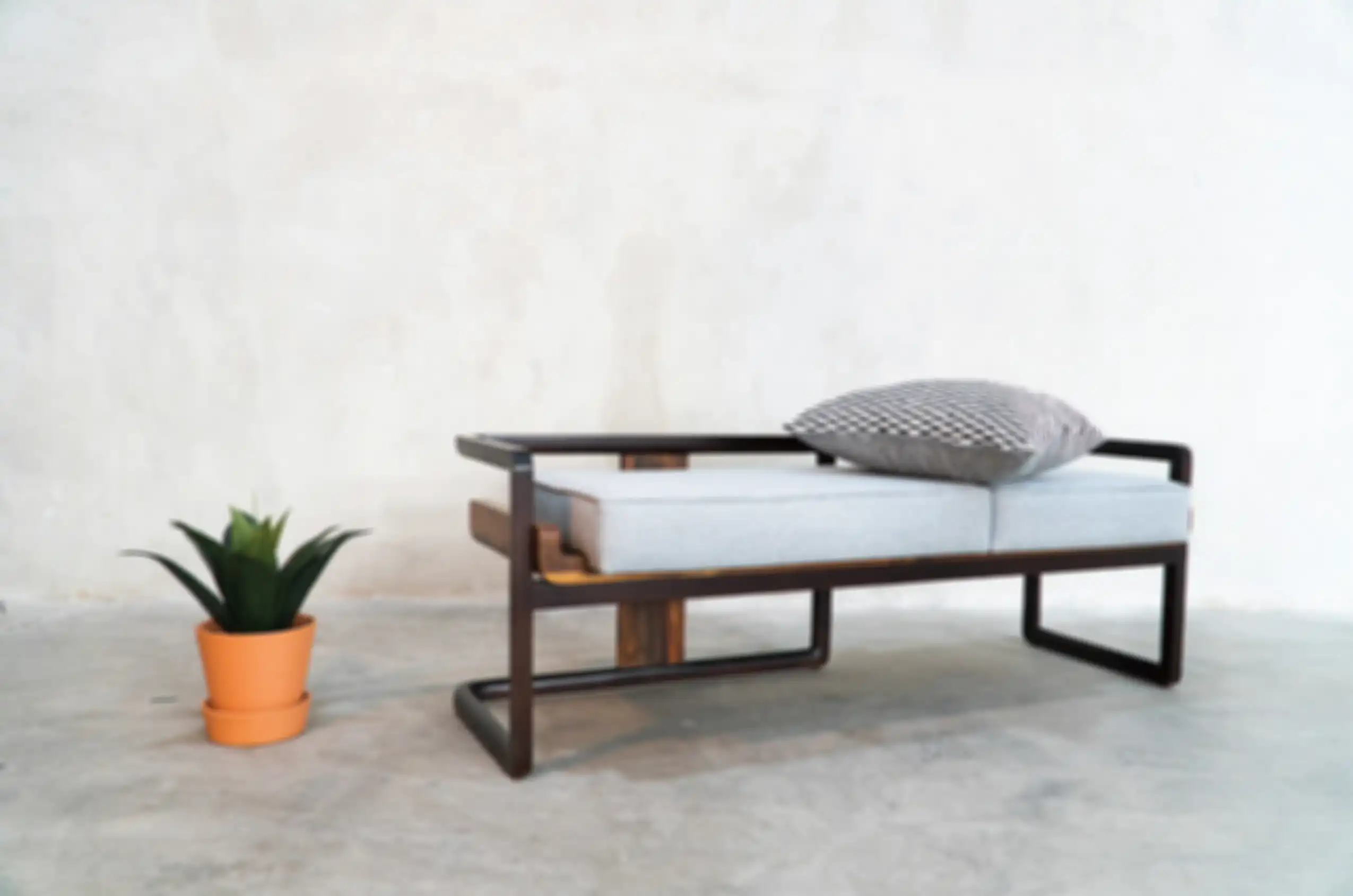 Pesona Kayu Jati di Kamar Tidur