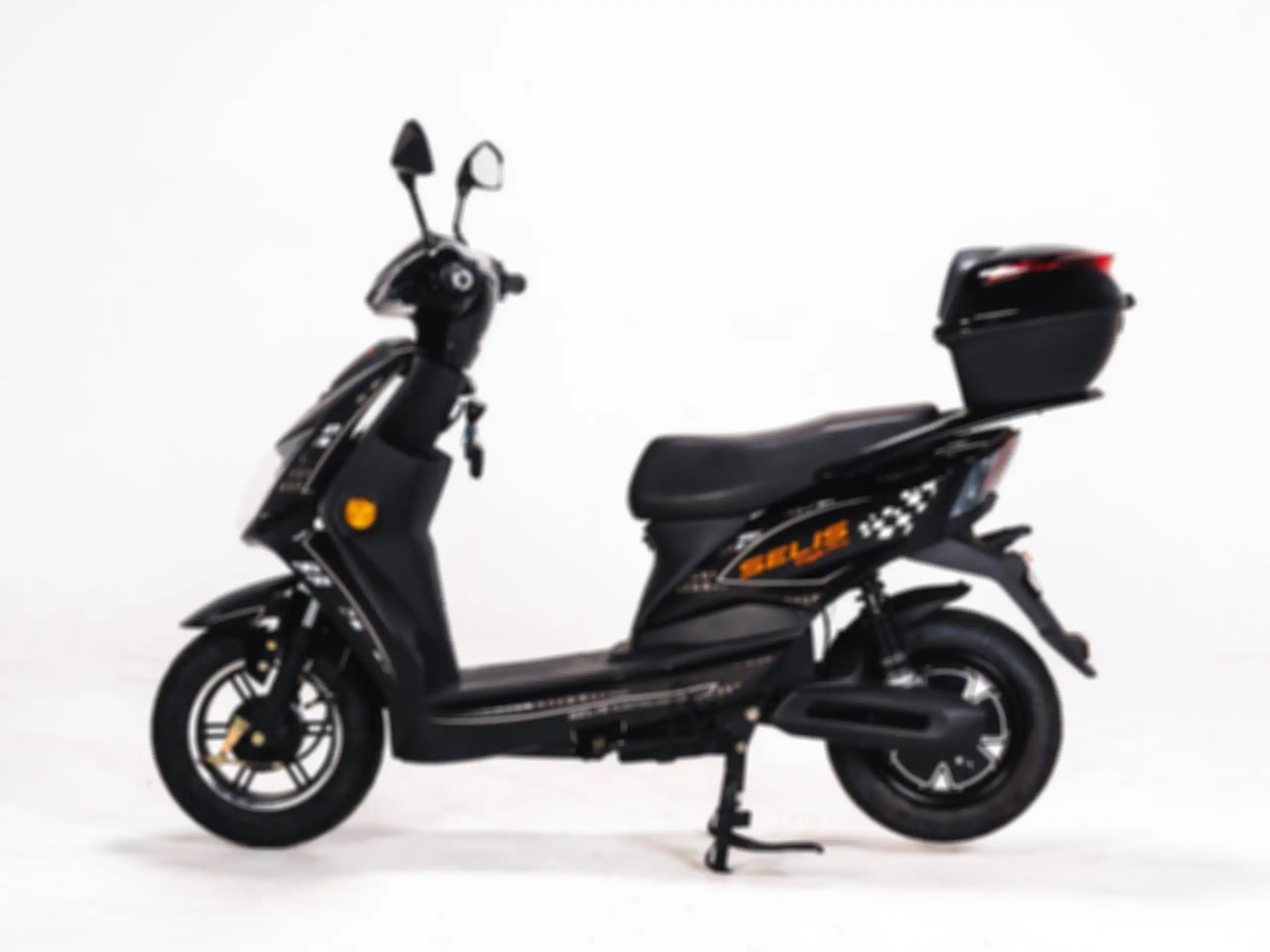 Selis Eagle Prix, skuter listrik dengan tampang mirip skutik Eropa.