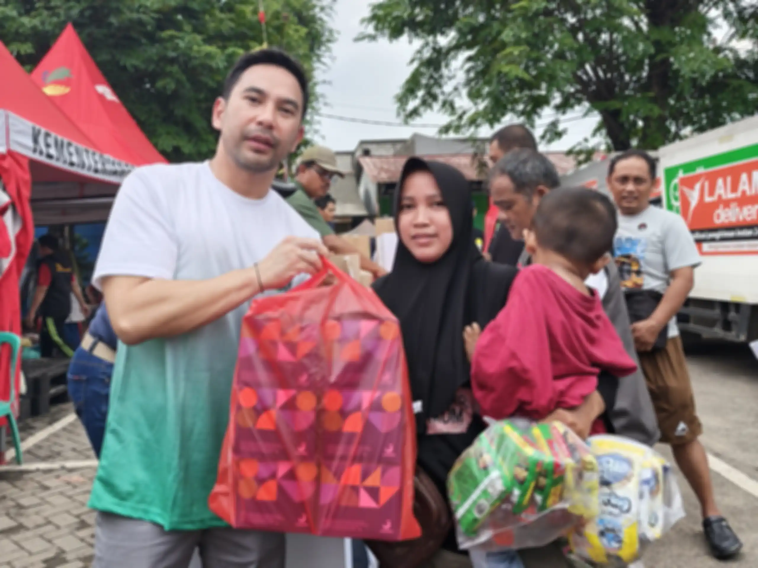 bantuan bagi korban banjir Bekasi