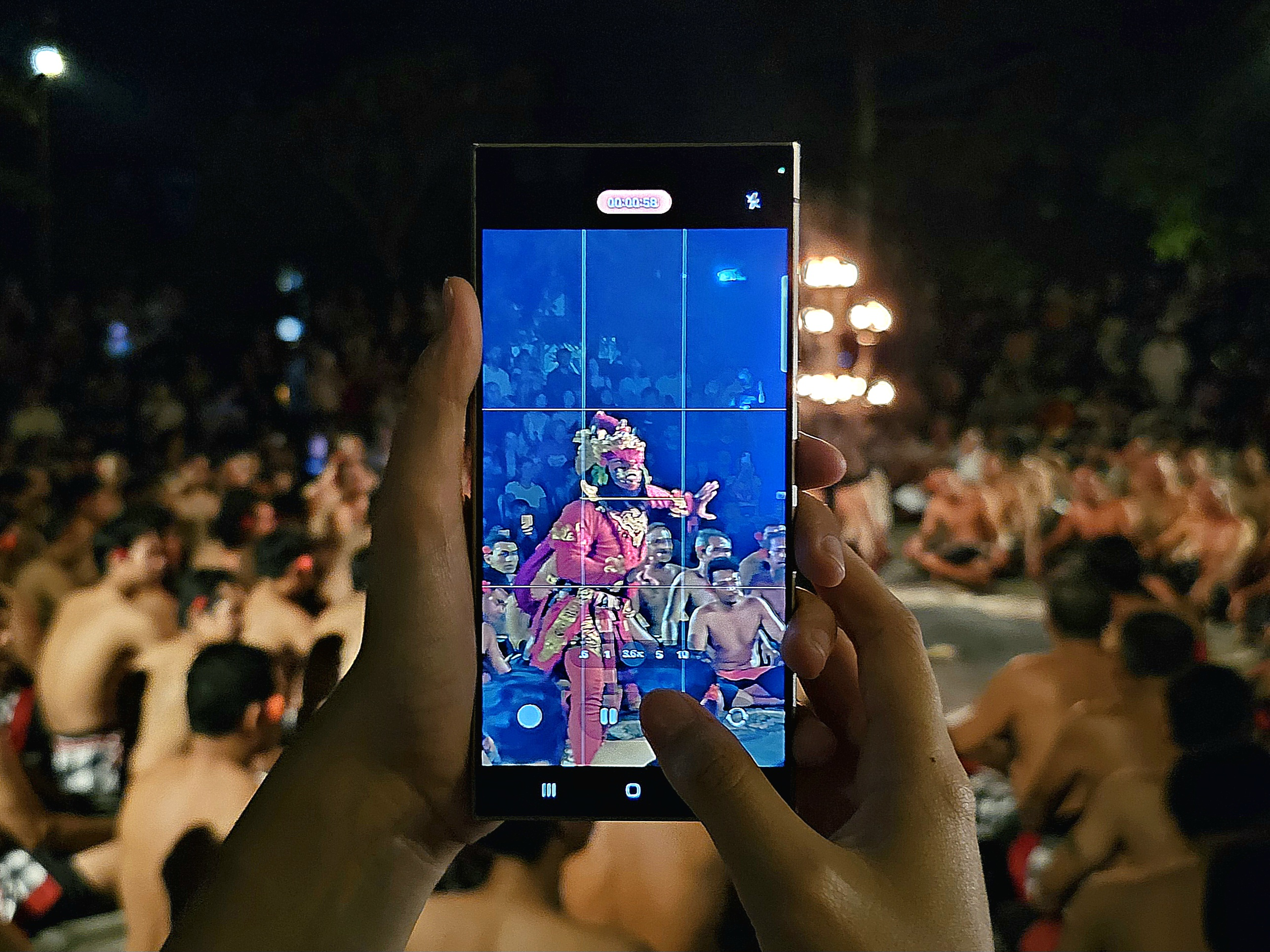 Menciptakan efek sinematik pada kondisi low light di Galaxy S24