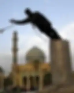 Pada 9 April 2003 dikenang oleh masyarakat Irak sebagai hari Kejatuhan Baghdad dengan diruntuhkannya patung perunggu Saddam Husein di Baghdad