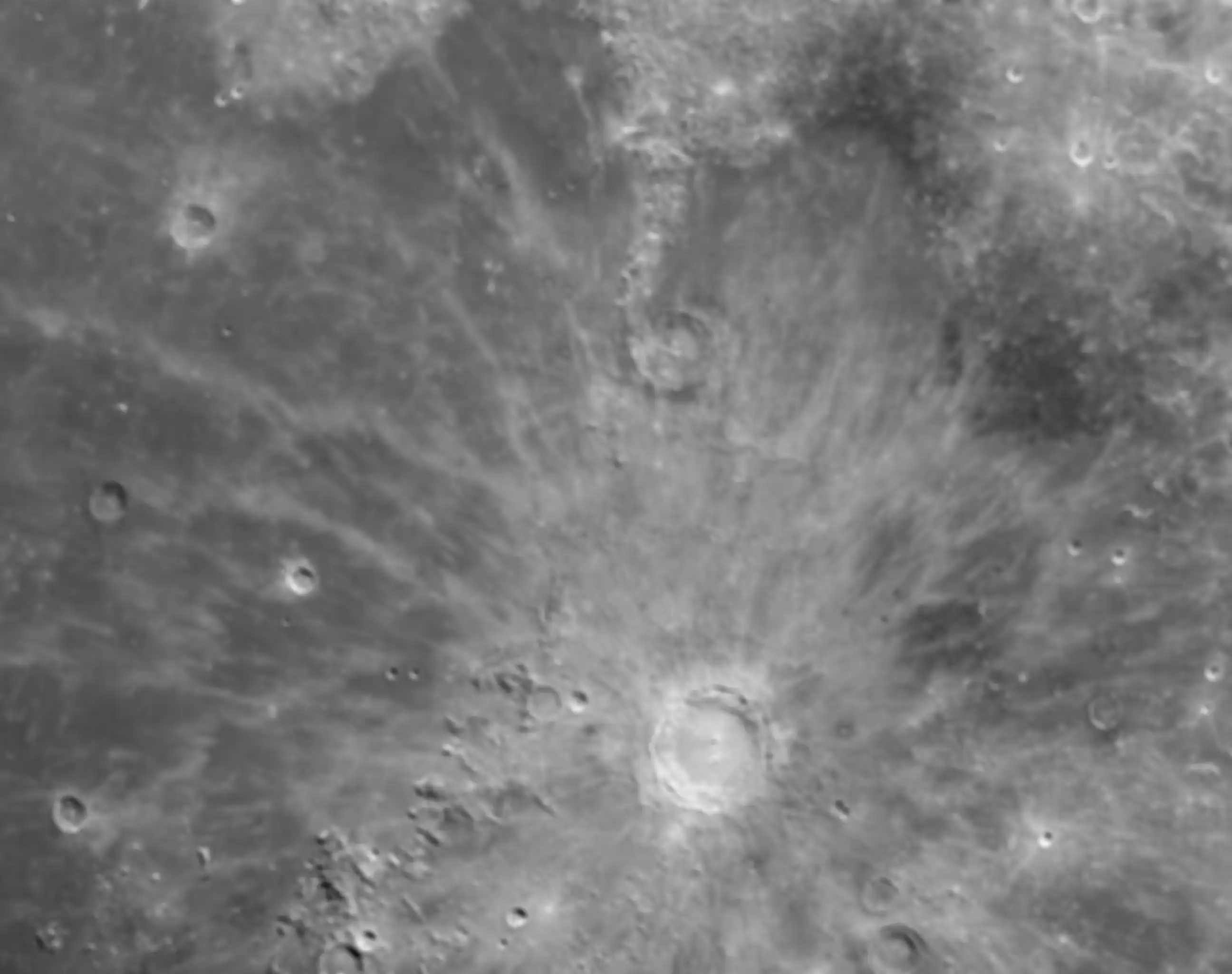 Tampilan permukaan bulan dari pesawat luang angkasa Orion