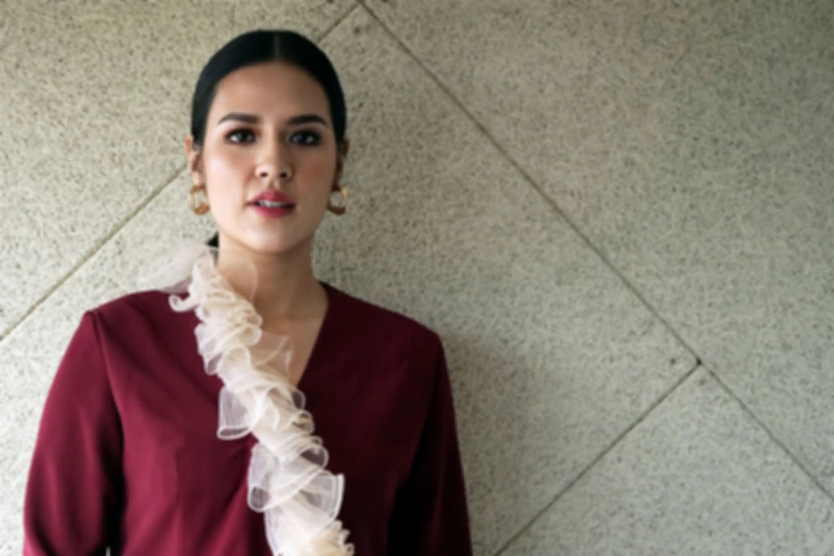 Penyanyi Raisa terharu mendengar kisah tenaga medis.