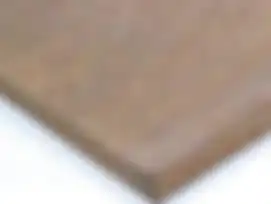 Plywood terbuat dari beberapa lembaran  kayu tipis yang arah seratnya disusun melintang.