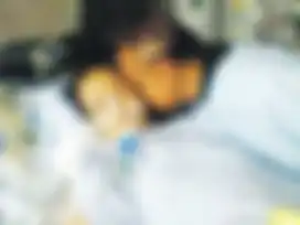 Ciuman terakhir Habibie pada Ainun.