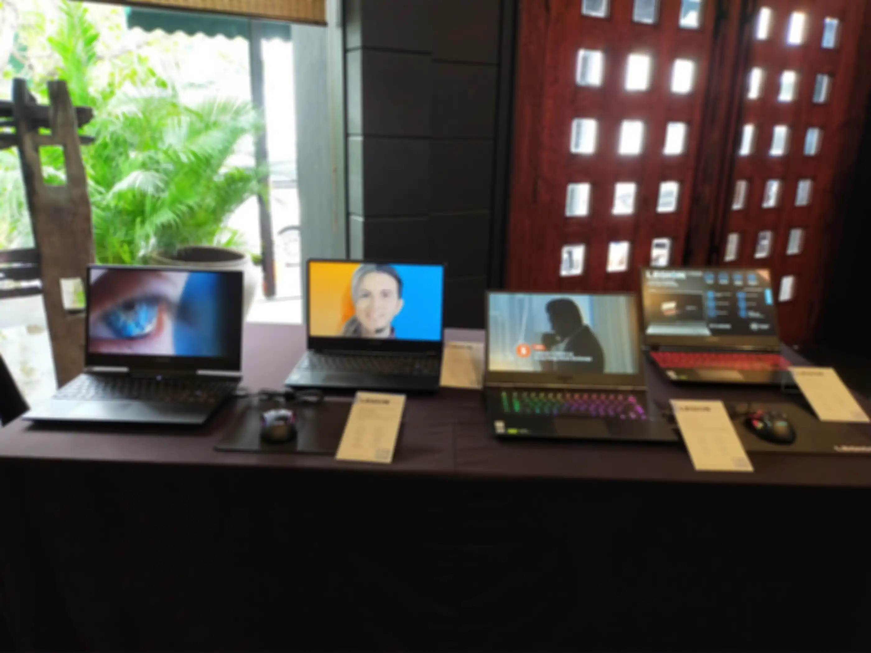 Kumpulan laptop Lenovo Series.