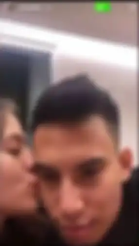 Zara lalu merajuk mengecup pipi Okin