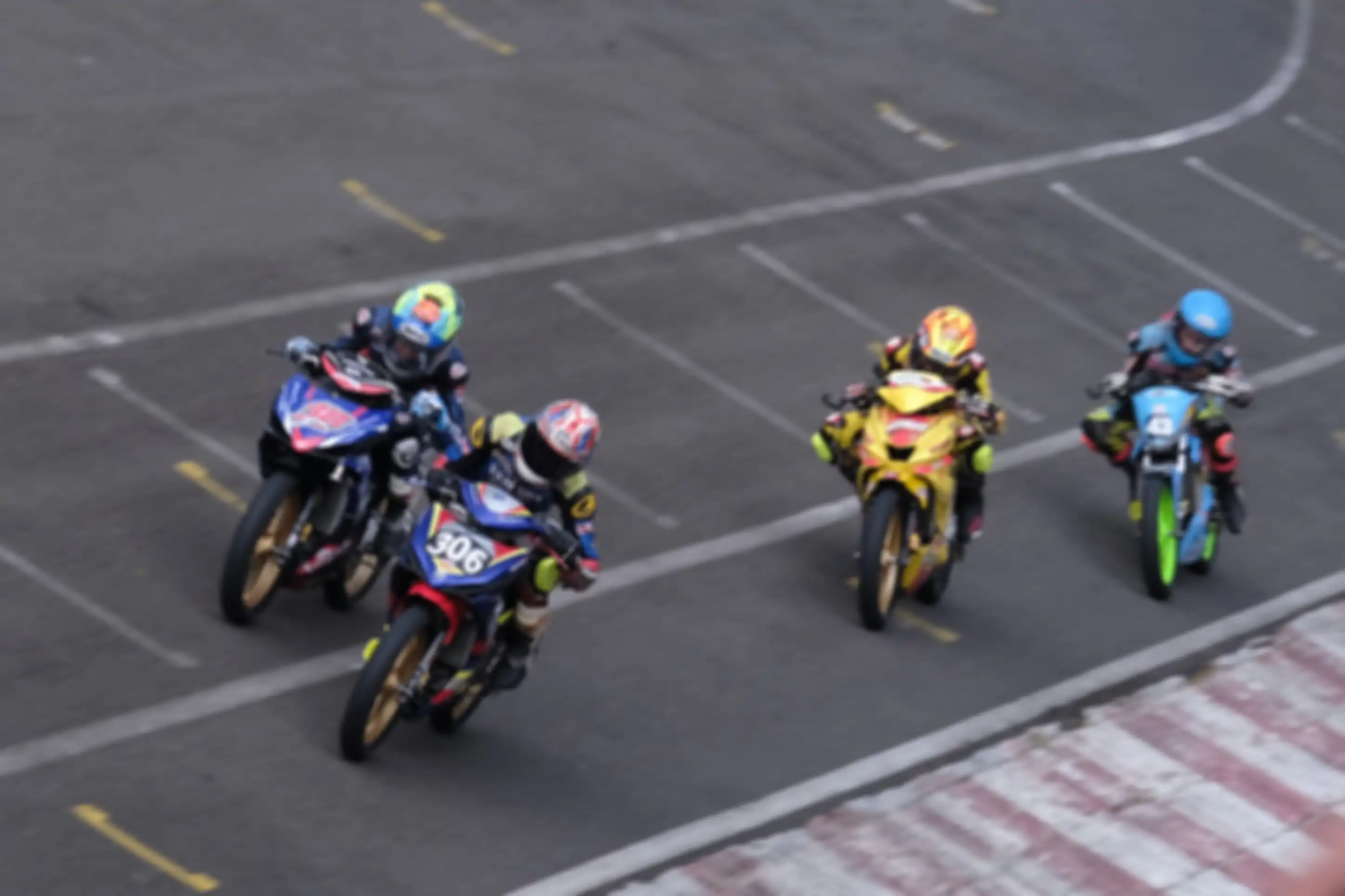 Grand Final Kejurnas Motorprix di sirkuit Sentul Karting (18/12) diguyur hujan deras pada balapan kedua.