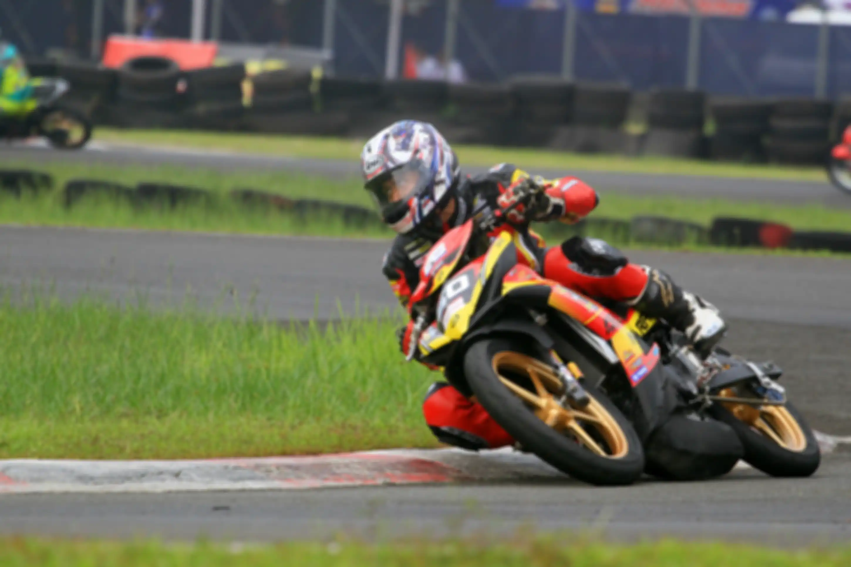 Rafid Topan di tim road race yang ia bangun sendiri. 