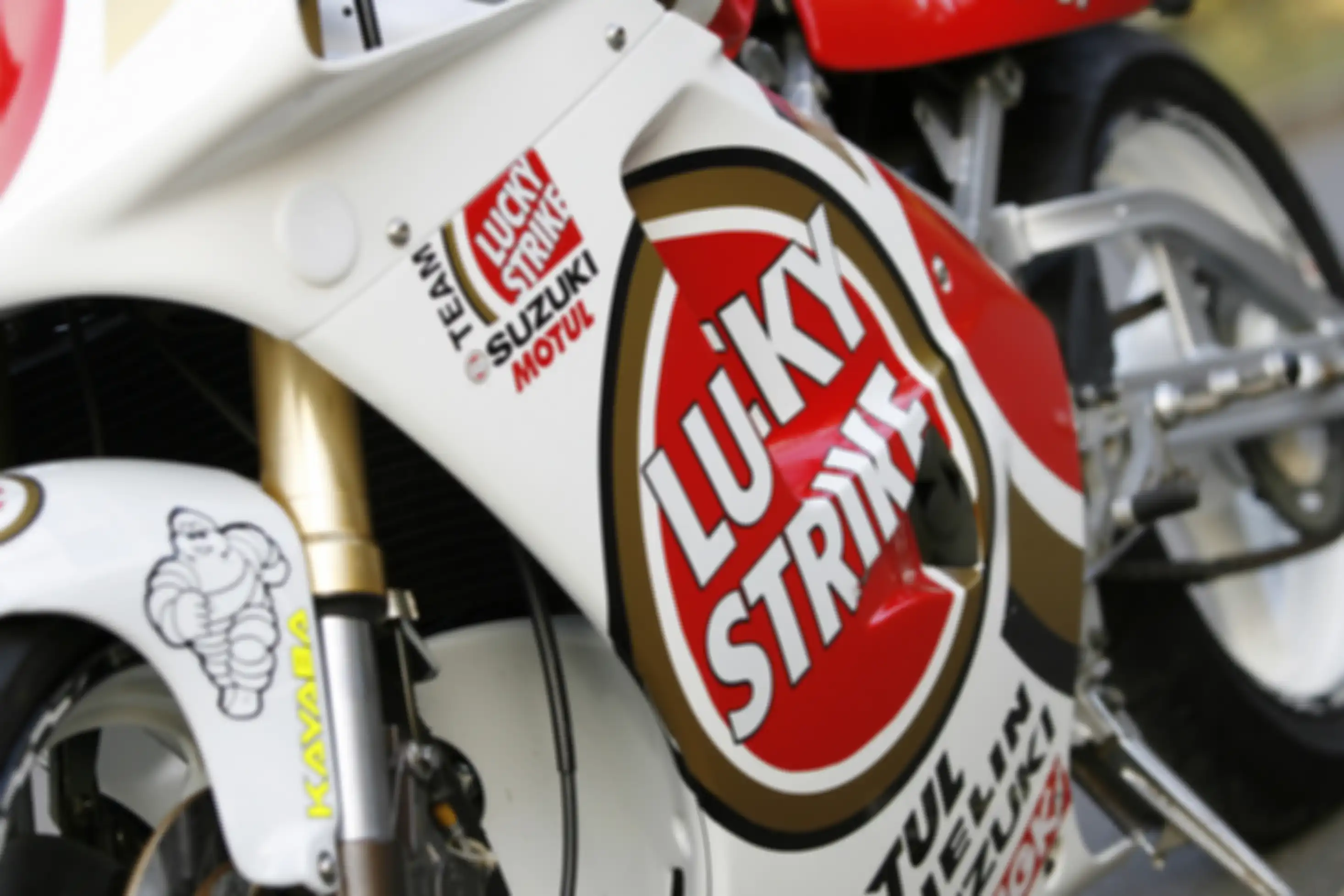 Suzuki RGV250 VJ22 1994. Cutting sticker rapi sesuai livery RGV500 lengkap dengan nomor 34
