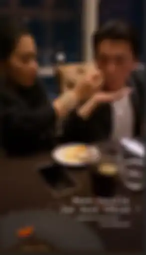 Syahrini suapi Reino Barack