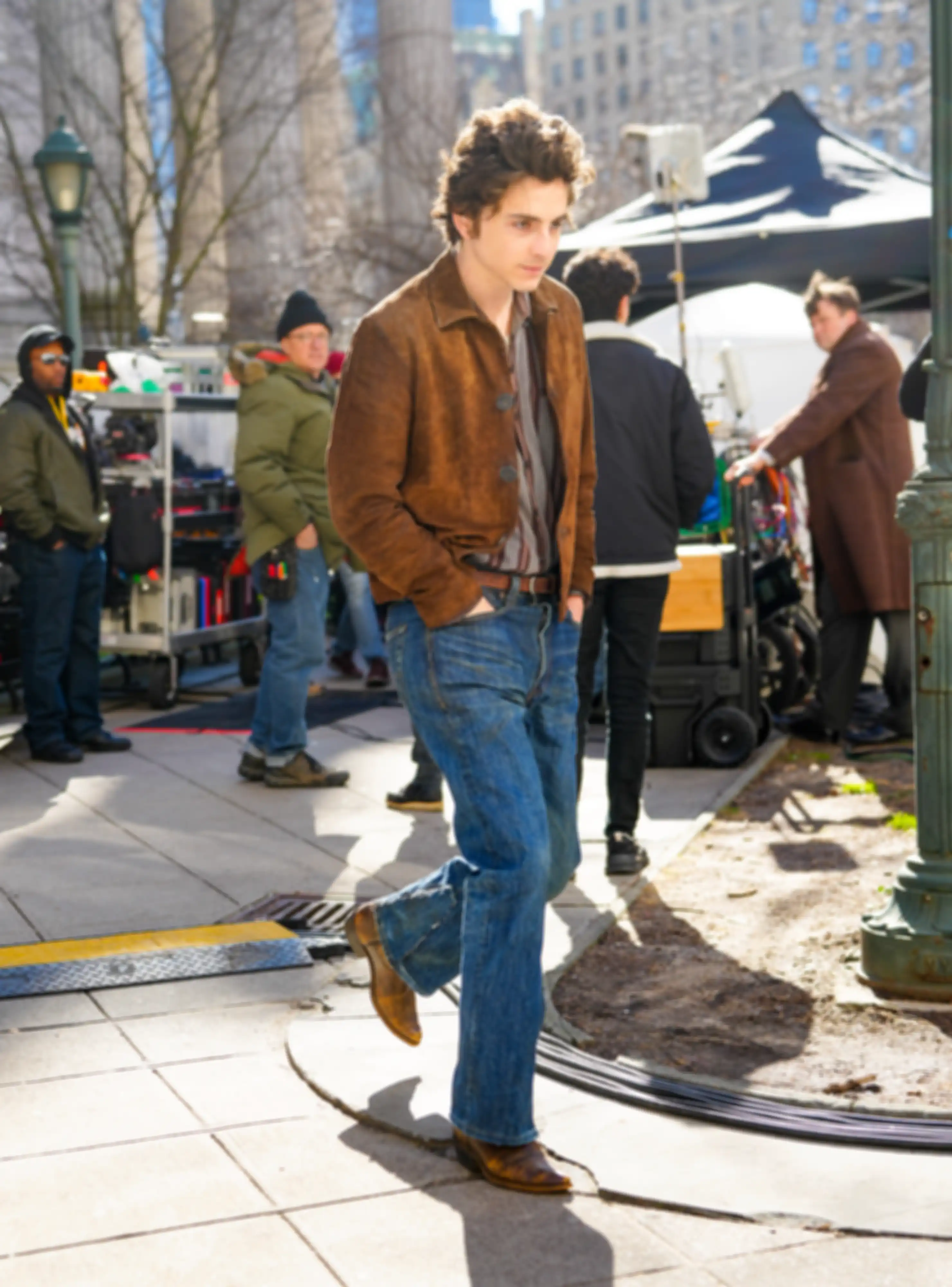 Timothee Chalamet syuting sebagai Bob Dylan