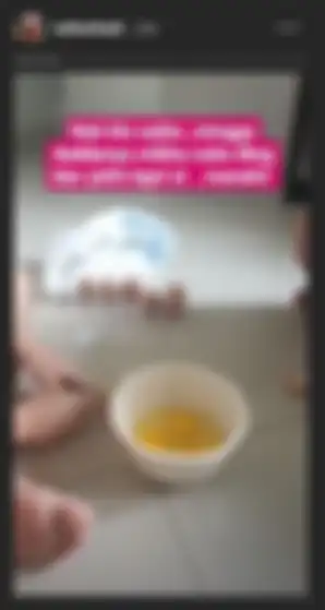 Zack Lee mengajari putrinya memasak
