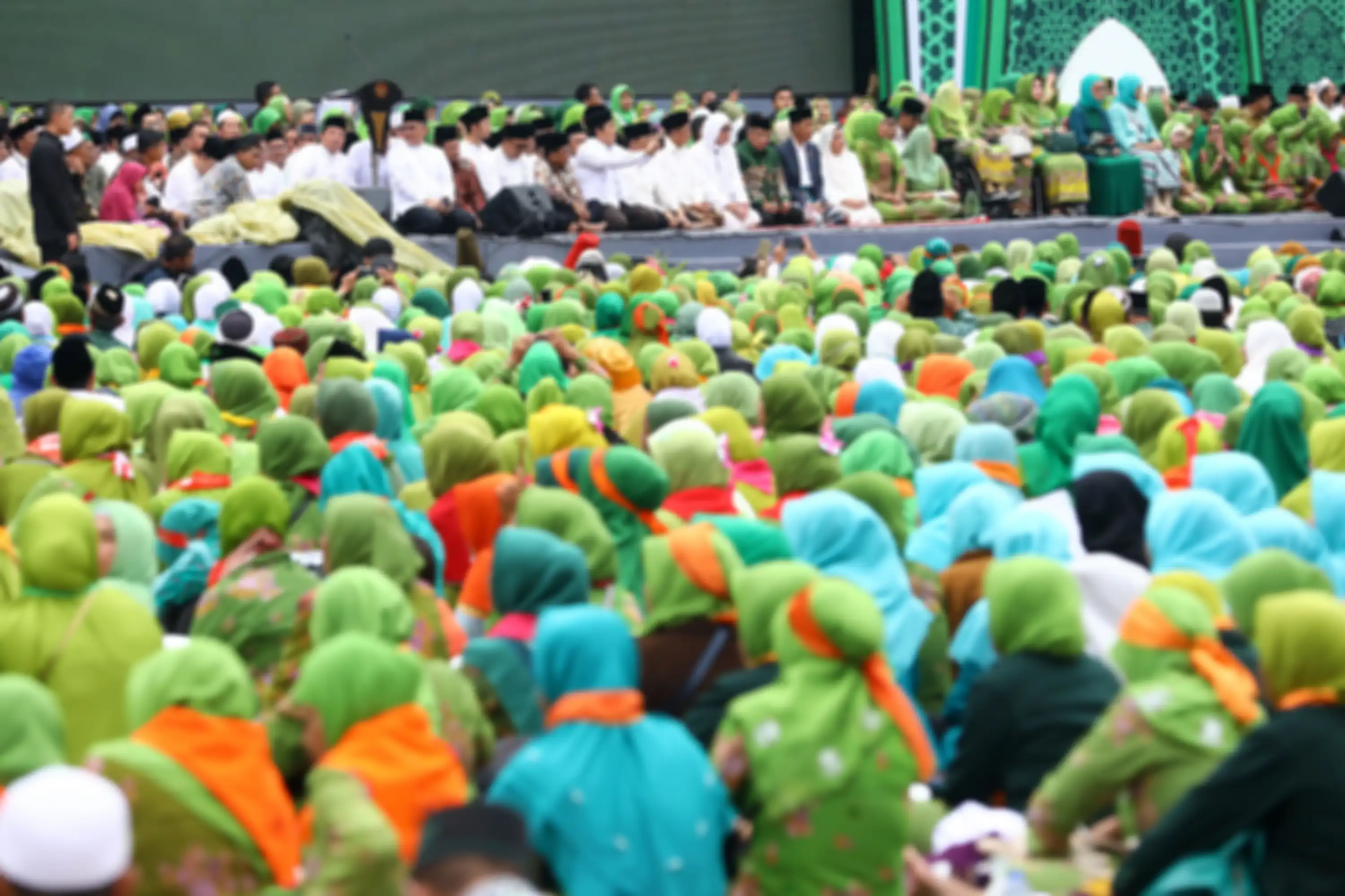 Peserta dari Muslimat NU mengikuti Harlah ke 73 Muslimat NU, doa bersama untuk keselamatan bangsa dan maulidurrasul, di Stadion Utama Gelora Bung Karno, Senayan, Jakarta, Minggu (27/1/2019). Acara tersebut mengangkat tema Khidmah Muslimat NU, Jaga Aswaja, Teguhkan Bangsa. TRIBUNNEWS/IRWAN RISMAWAN