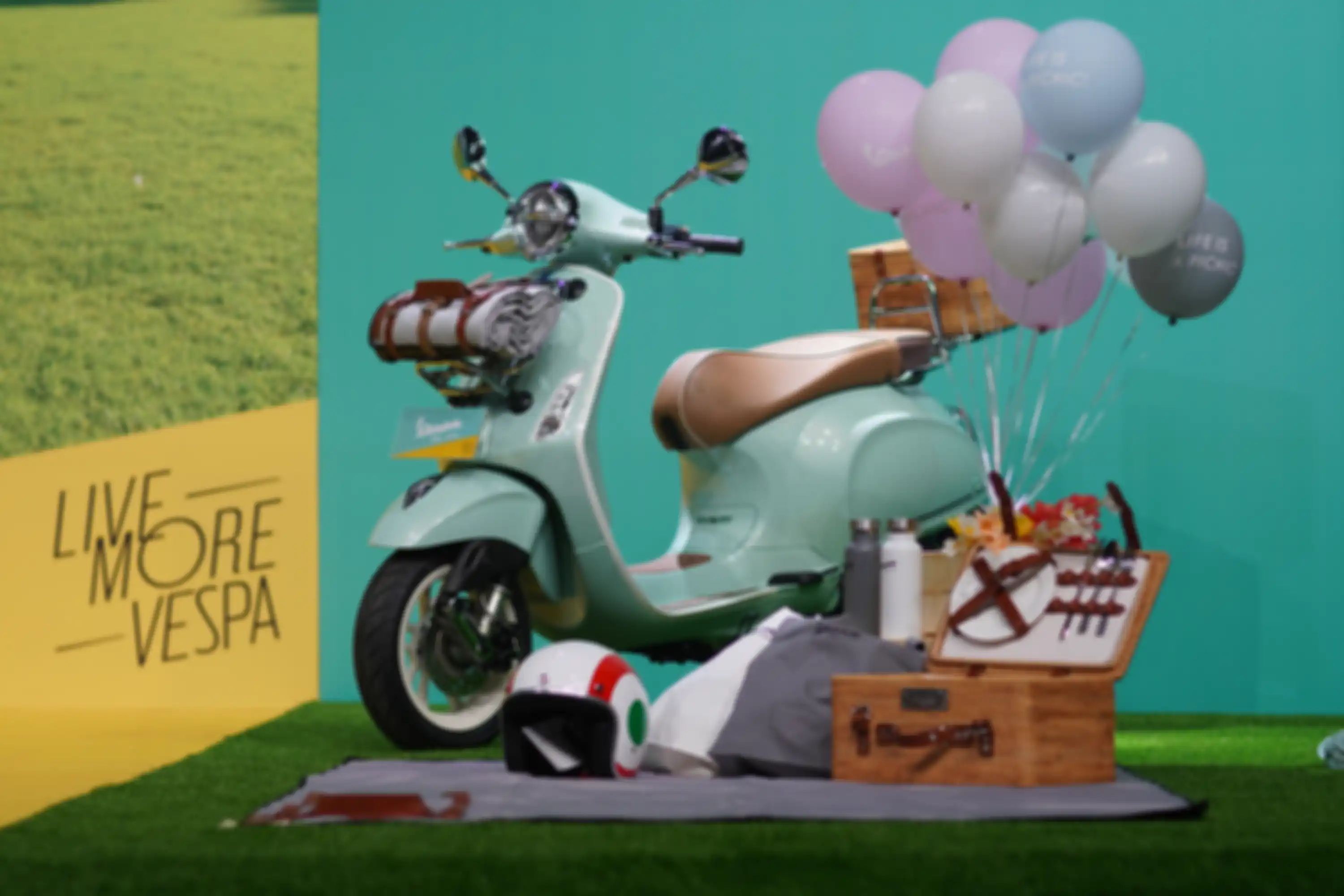 Vespa Picnic berwarna Green Relax