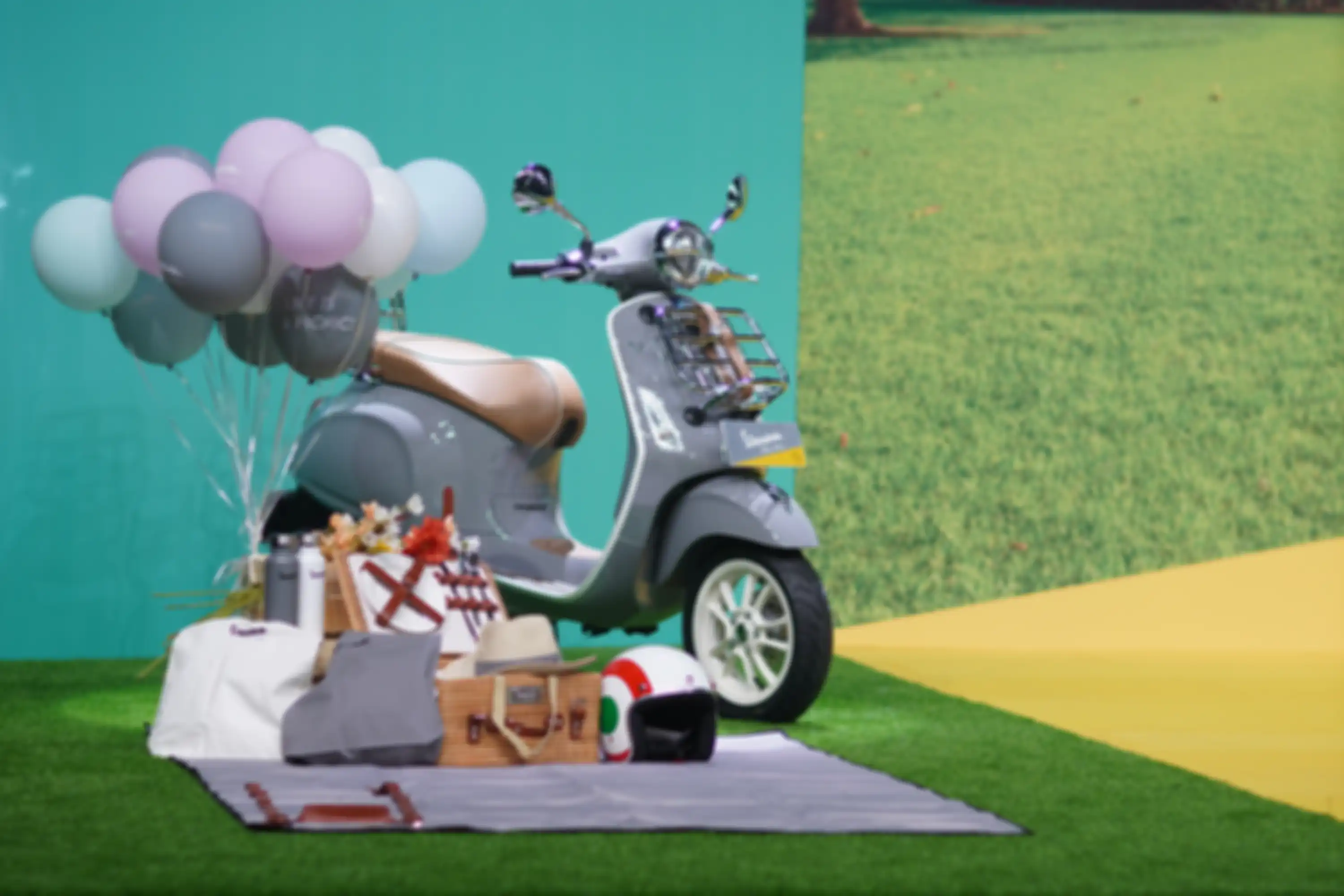 Vespa Picnic berwarna Grey Materia