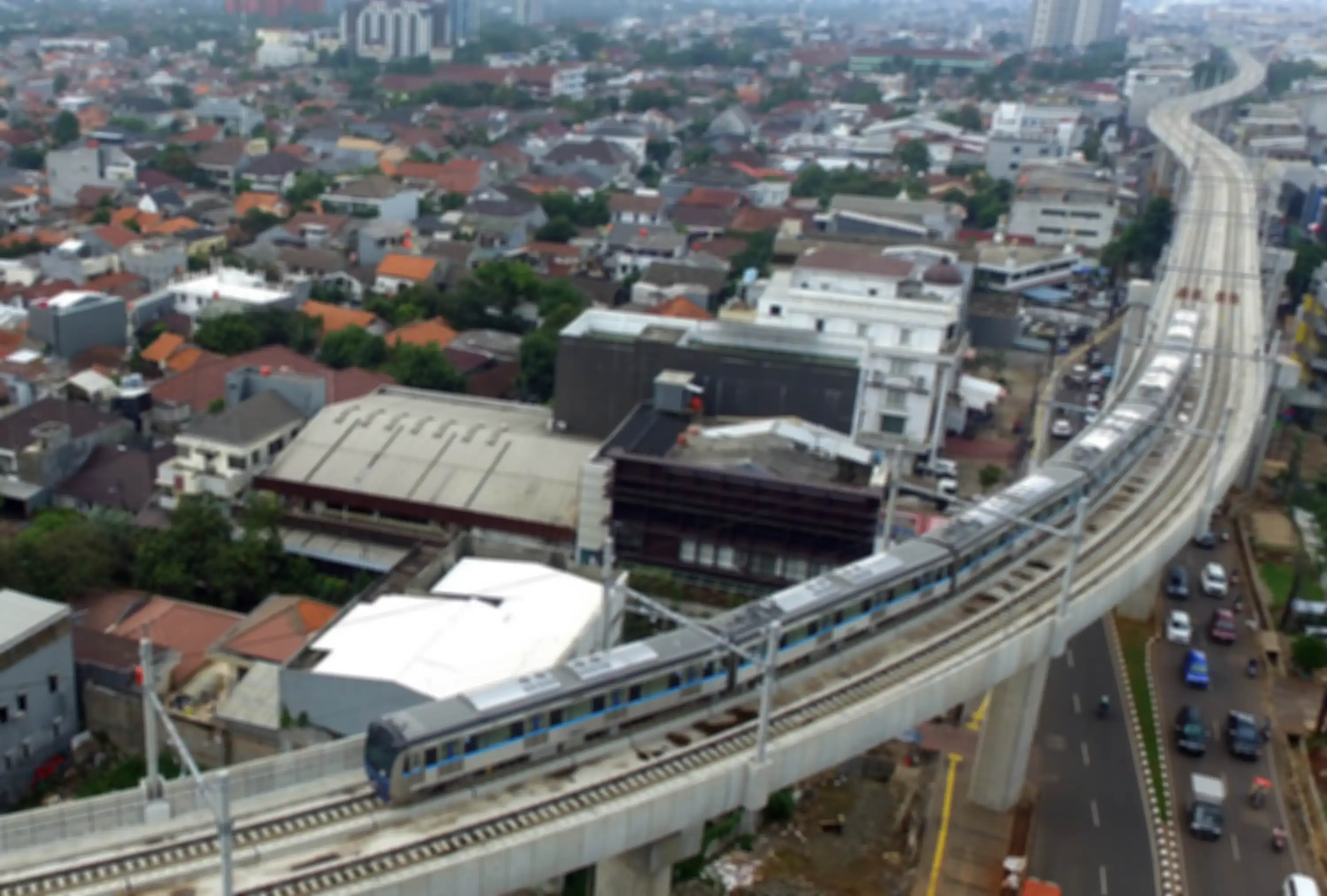 Kereta Mass Rapid Transit (MRT) melintas di Kawasan Fatmawati, Jakarta Selatan, tampak dari foto udara, Rabu (30/1/2019). Transportasi massal tersebut akan segera bisa digunakan oleh warga pada Maret 2019 mendatang. Warta Kota/Angga Bhagya Nugraha