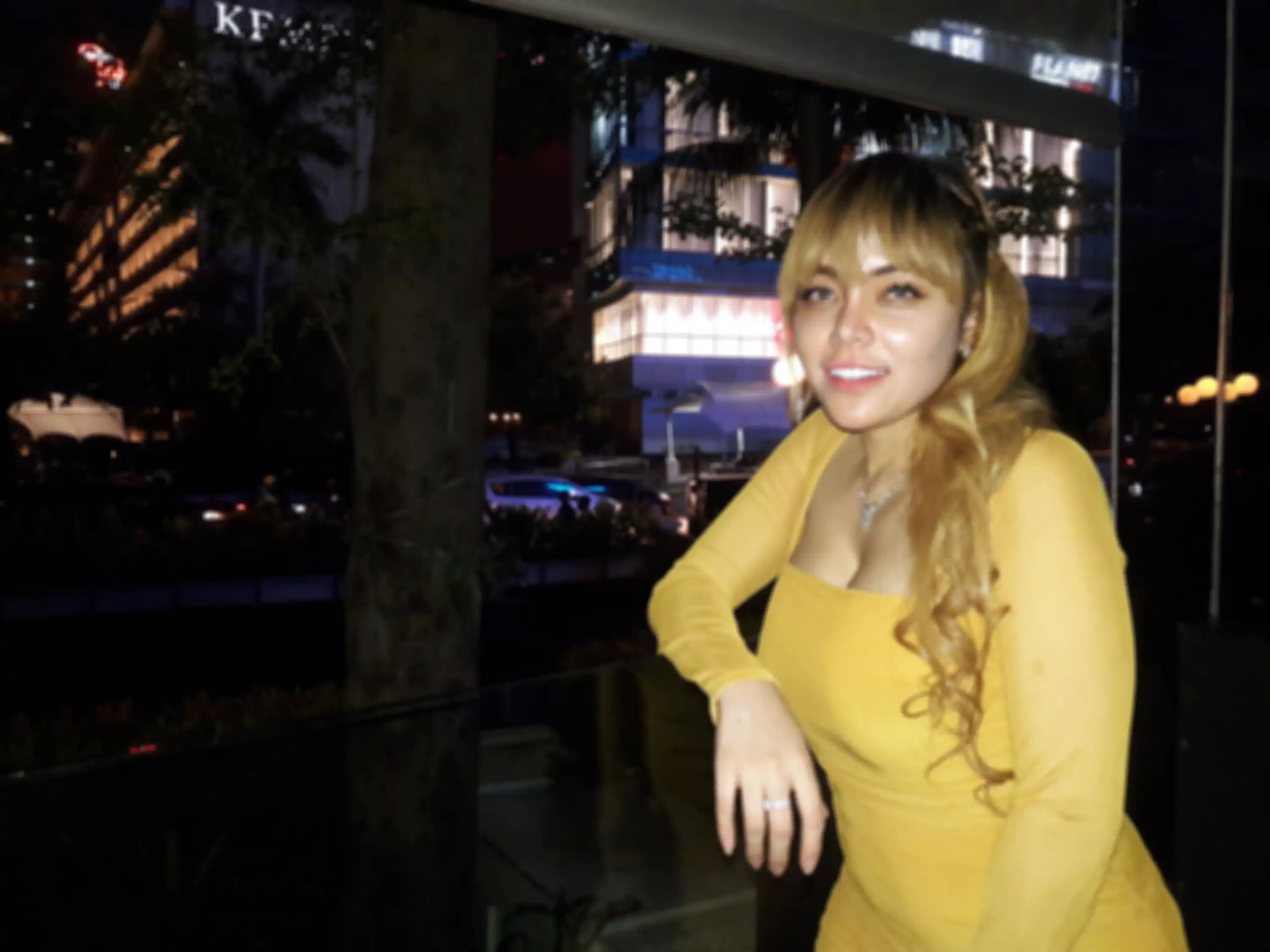 Model seksi, Avriellia Shaqqila saat ditemui di Mal Plaza Indonesia, Jakarta Pusat, Kamis (31/10/2019) malam. Avriellia Shaqqila adalah model yang ditangkap bersama artis Vanessa Angel dalam kasus prostitusi artis atau prostitusi online di Surabaya pada Januari 2019 silam. Warta Kota/Arie Puji Waluy