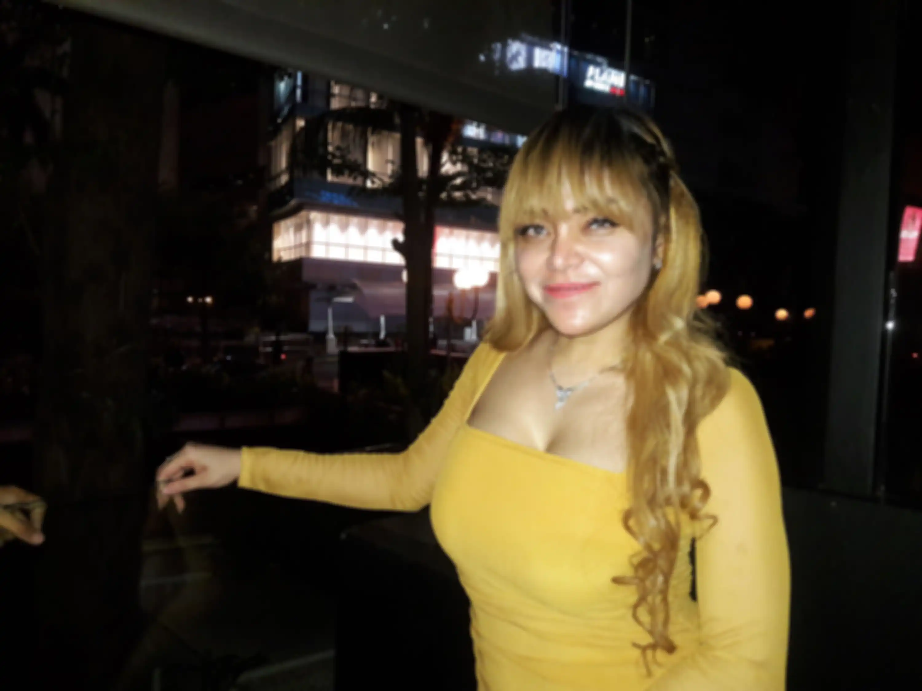 Model seksi, Avriellia Shaqqila saat ditemui di Mal Plaza Indonesia, Jakarta Pusat, Kamis (31/10/2019) malam. Avriellia Shaqqila adalah model yang ditangkap bersama artis Vanessa Angel dalam kasus prostitusi artis atau prostitusi online di Surabaya pada Januari 2019 silam. Warta Kota/Arie Puji Waluy