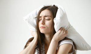 5 Arti Mimpi Dipalak Preman, Pertanda Sial atau Sinyal Lagi Ada Konflik Batin?