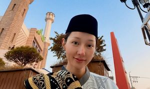 10 Tahun Tak Salat Idulfitri, Tangis Lucinta Luna Pecah Saat Beribadah Sebagai Pria