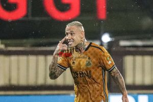 Sekarang Main Futsal, Radja Nainggolan Sakit Hati Lihat AS Roma 15 Poin di Bawah Lazio