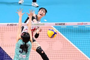 Liga Voli Korea - Persahabatan Middle Blocker Red Sparks dengan Pemain Juara Bertahan, Sadar Penguasaan Bolanya Menurun karena Ada Megawati-Bukilic