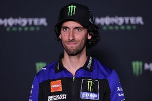 Veteran di Pabrikan Jepang, Bos Yamaha Yakin Alex Rins Belum Habis