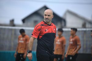 Liga 1 - Usai Enam Kali Kalah Beruntun, Paulo Menezes Mundur dari Kursi Pelatih Madura United