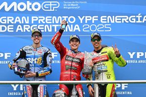 Hanya Bisa Pasrah Diasapi Marquez Bersaudara di MotoGP Argentina 2025, Murid Valentino Rossi Malah Terhibur