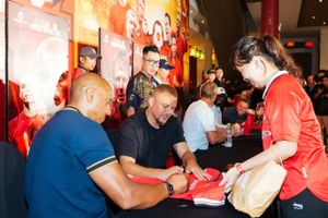 Acara Manchester United Legends Vs Vietnam All-Stars Bikin Fans Ngamuk, Kena Tipu Dua Kali!