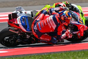 Manuver Adik Rossi di MotoGP Indonesia 2025 Dapat Kritikan Pedas