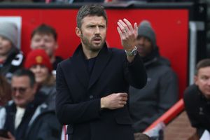 Michael Carrick Sarankan Man United Blokir Tawaran untuk Pemain Kuncinya di Tengah Minat Real Madrid