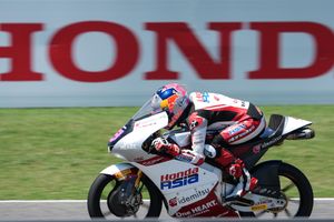 Moto3 Brasil 2026 - Momen Lesatan Veda Berbuah Tepuk Tangan Honda Team Asia