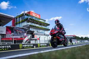 Veda Tak Bisa Menandingi sampai Akhir, Raut Bos IntactGP Hargai Pemenang Pertama Moto3 2026 walau Tidak Podium