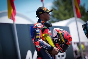 Momen Respek Veda Ega Pratama dan Hakim Danish pada Moto3 Ceko 2026