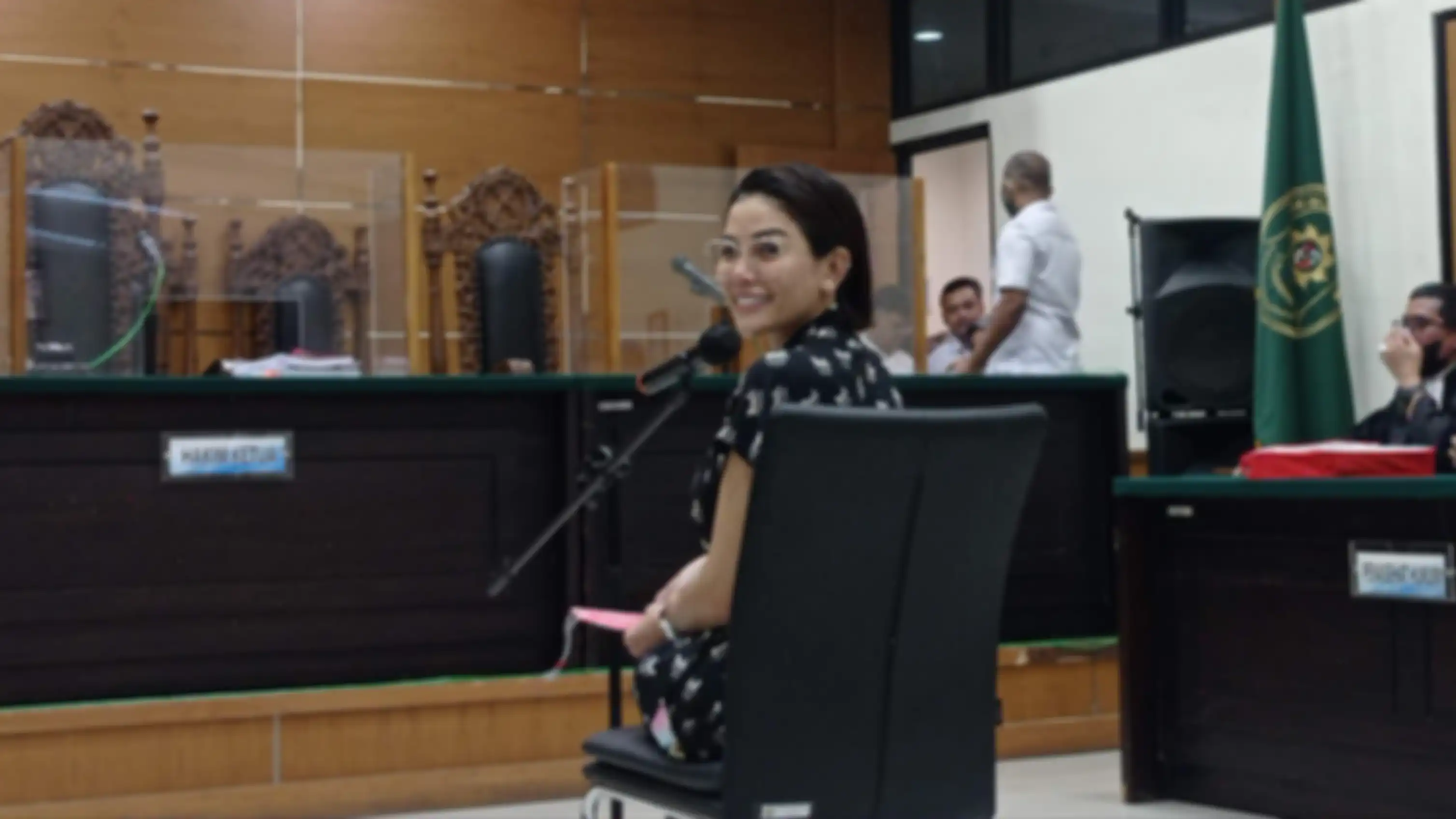 Nikita Mirzani dalam sidang di Pengadilan Negeri Serang, Banten, Senin (5/12/2022).