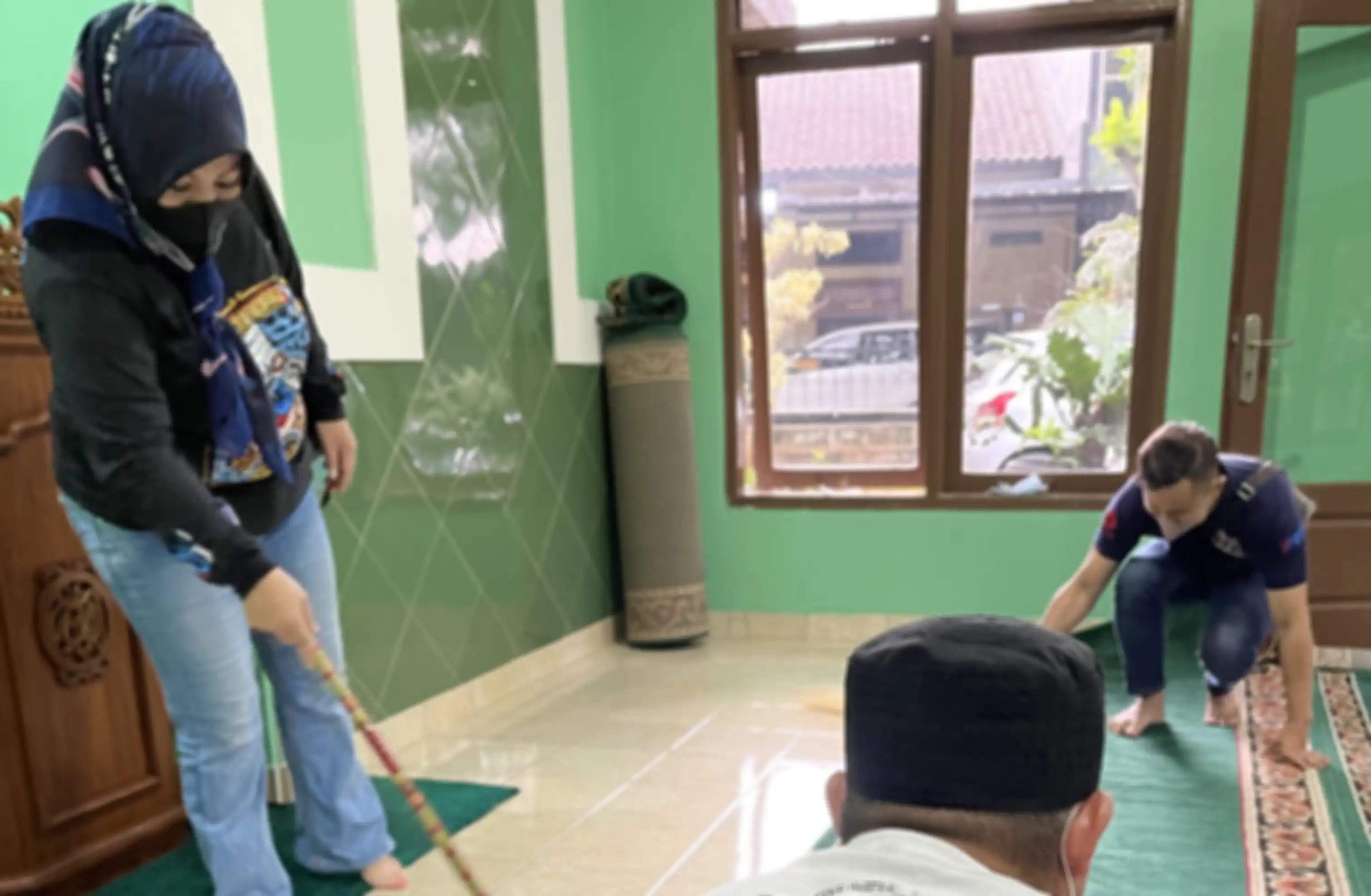 Bersih-bersih masjid dilakukan YRFI Bandung