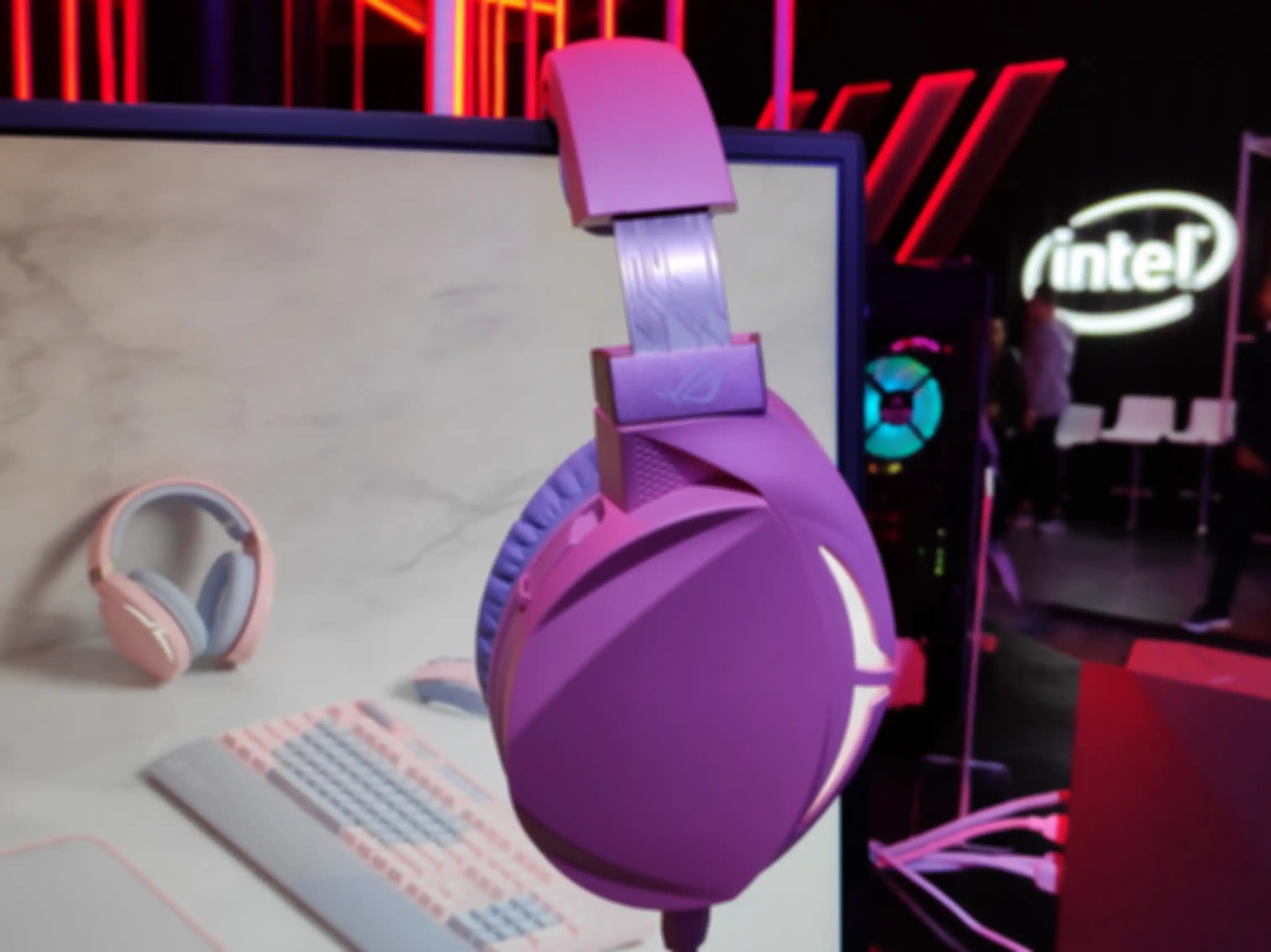 ROG Strix Fusion 300 PNK LTD