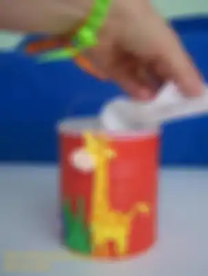 Tempat tissue dari kaleng bekas