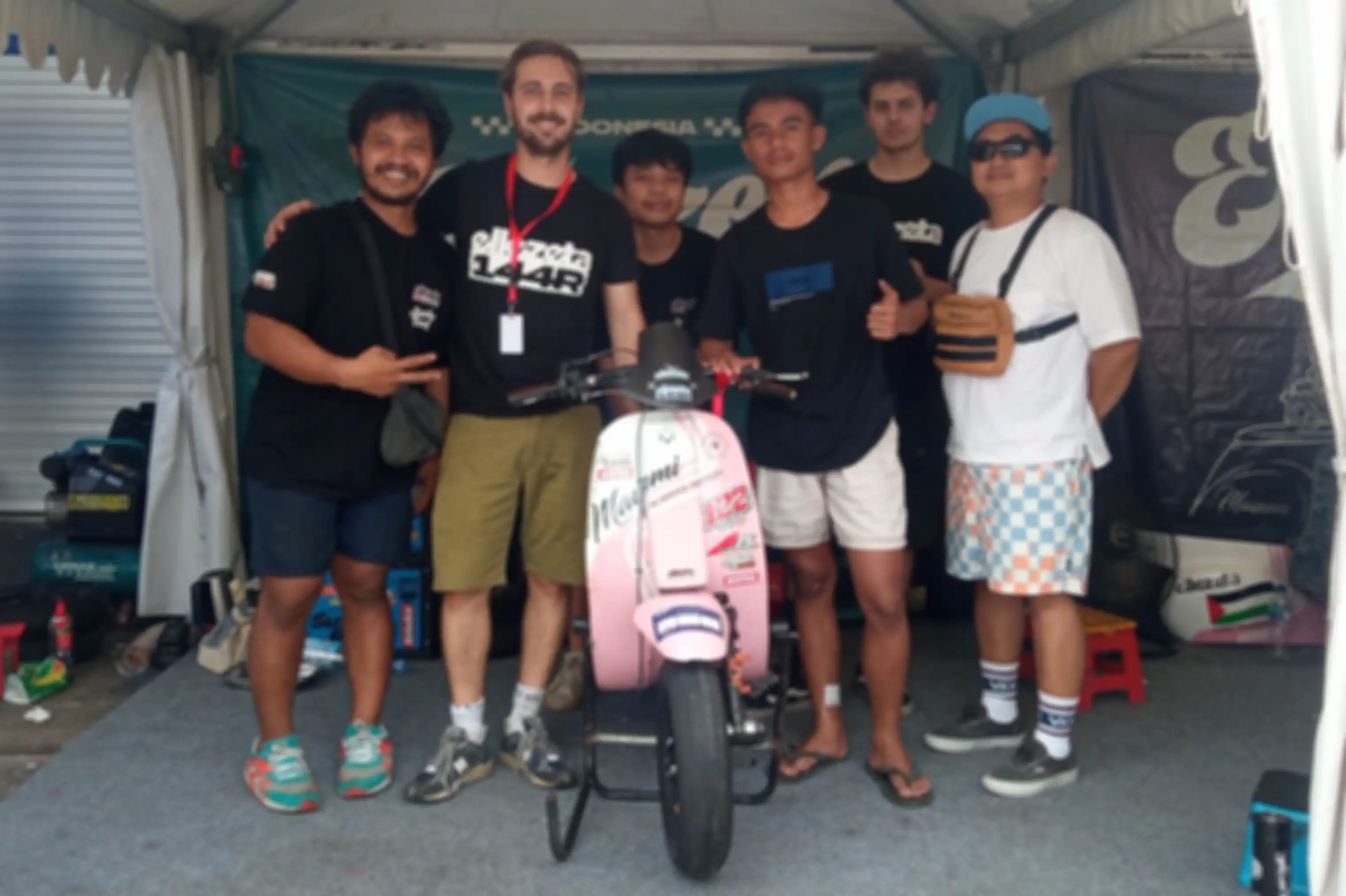 Ellezeta Indonesia R/T didukung A15 Engineering dan Ehsan Garage. 
