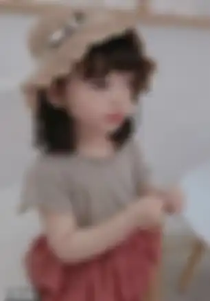 Niu Niu (3), model cilik viral yang disiksa ibunya di depan umum.
