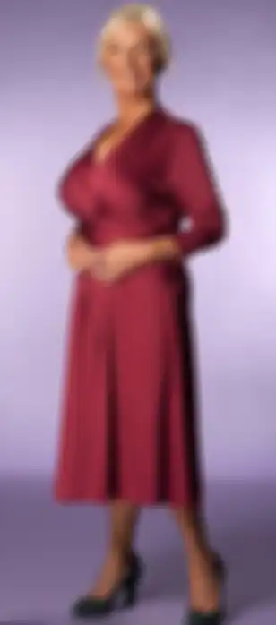Penampilan Joan Llyod.
